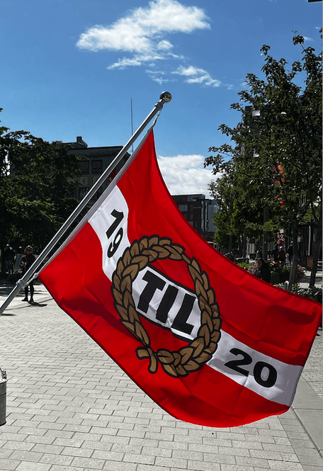 Main Image balcony flag loose