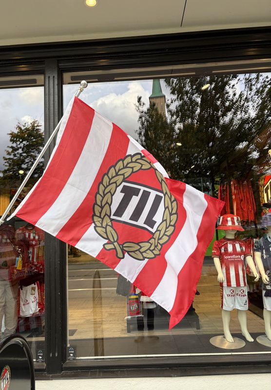 balcony flag loose